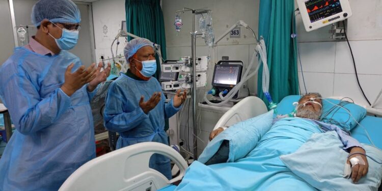 কবি আসাদ বিন হাফিজ এর সুস্থতায় সবার কাছে দোয়া চেয়েছেন জননেতা নূরুল ইসলাম বুলবুল