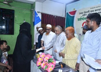 গণ অভ্যুত্থানে যাত্রাবাড়ী এলাকার শহীদ পরিবারে জামায়াতের আর্থিক অনুদান প্রদান