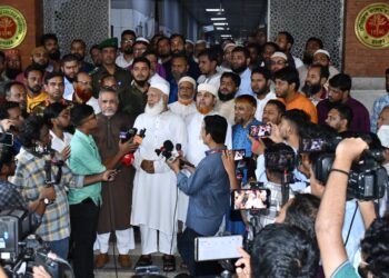 ঢাকেশ্বরী মন্দির পরিদর্শনকালে আমীরে জামায়াত শুধু মন্দির নয়, কোনো ব্যক্তি যদি নিরাপত্তাহীন মনে করেন আমরা তাদের পাশে দাড়াবো