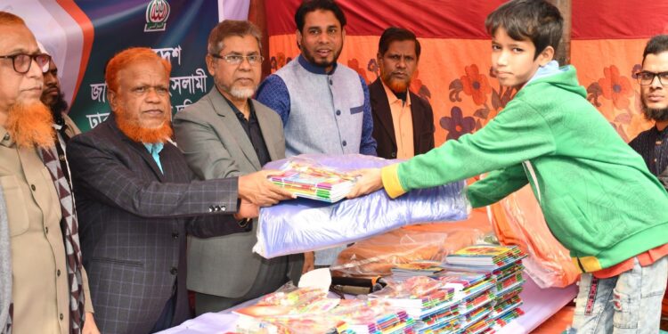 বস্তি ভিত্তিক স্কুলের সুবিধা বঞ্চিত শিশুদের মাঝে শীতবস্ত্র উপহার ও বই উৎসব অনুষ্ঠান অনুষ্ঠিত