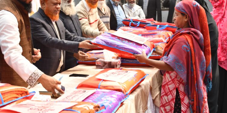 ধানমণ্ডি থানার শীতবস্ত্র বিতরণ