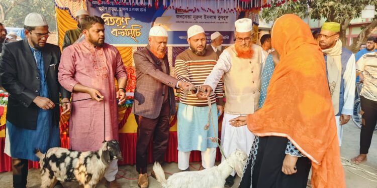 চাঁপাইনবাবগঞ্জ সদর উপজেলা জামায়াতে ইসলামীর আয়োজনে আত্মকর্মসংস্থান ও স্বনির্ভরকরণের লক্ষ্যে দরিদ্র অসচ্ছল পরিবারদের মাঝে সেলাই মেশিন, গবাদিপশু ও নগদ অর্থ বিতরণ এবং প্রতিবন্ধীদের পূনর্বাসনে হুইলচেয়ার বিতরণ