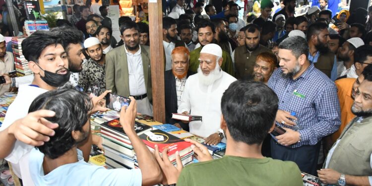 একুশে বই মেলা পরিদর্শনে আমীরে জামায়াত