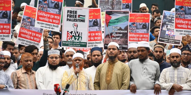 যুদ্ধ বিরতি চুক্তি লংঘন করে ফিলিস্তিনের নারী-পুরুষ, শিশু-কিশোরদের হত্যার প্রতিবাদে বায়তুল মোকাররমের উত্তর গেইটে জামায়াত ইসলামী ঢাকা মহানগরী দক্ষিণ আয়োজিত প্রতিবাদ সমাবেশ ও মিছিল অনুষ্ঠিত