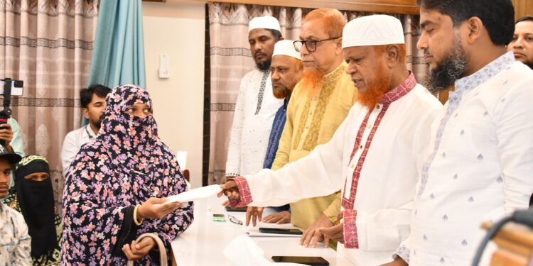 জুলাই-আগস্ট শহীদ পরিবারের মাঝে জামায়াতের নগদ অর্থ সহায়তা