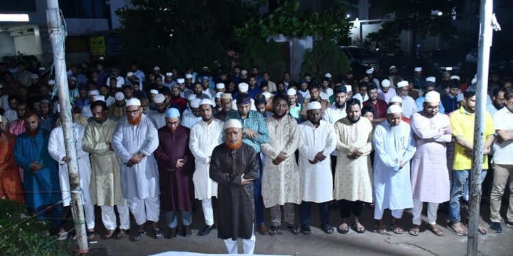 মরহুম জাকিউল হক জাকী ভাইয়ের প্রথম সালাতুল জানাজা অনুষ্ঠিত