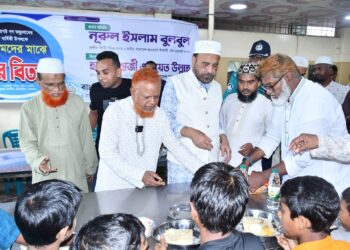 জুলাই–আগস্ট গণঅভ্যুত্থানের প্রথম বার্ষিকী উপলক্ষে সলিমুল্লাহ মুসলিম এতিমখানায় এতিমদের মাঝে খাবার বিতরণ