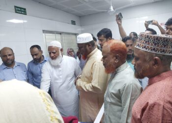 উত্তরায় বিমান বিধ্বস্তে আহতদের দেখতে জাতীয় বার্ন ইউনিটে আমীরে জামায়াত ও সেক্রেটারি জেনারেলসহ নেতৃবৃন্দ