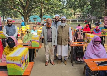 চাঁপাইনবাবগঞ্জে জামায়াতে ইসলামীর উদ্যোগে সেলাই মেশিন বিতরণ